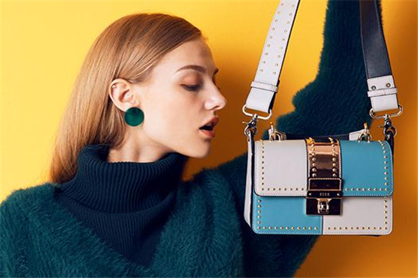 斜挎包帶子多長合適 看個人身高 斜挎包帶子多長合適 看個人身高