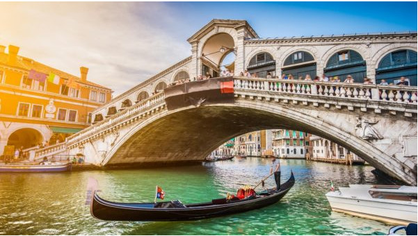 一生必去的15個(gè)旅游景點(diǎn) 絕世美景等著你 一生必去的15個(gè)旅游景點(diǎn) 絕世美景等著你