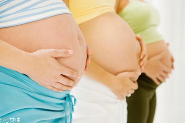 孕婦腿部水腫怎么回事 有兩種可能性 孕婦腿部水腫怎么回事 有兩種可能性