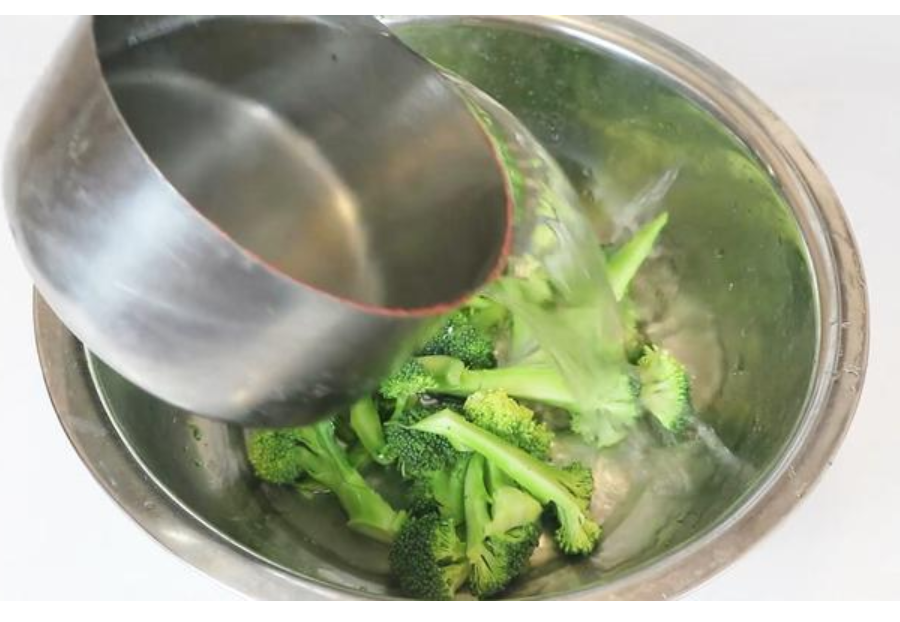 西蘭花里的蟲(chóng)子怎么辦 一招清洗蟲(chóng)卵全出來(lái) 西蘭花里的蟲(chóng)子怎么辦 一招清洗蟲(chóng)卵全出來(lái)