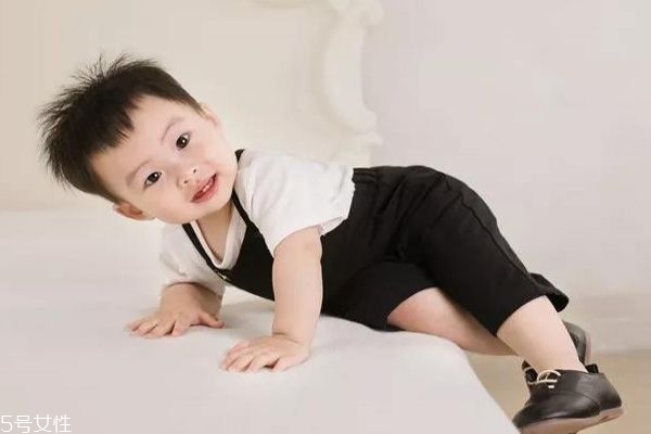 寶寶幾歲會走 不要牽著寶寶走路 寶寶幾歲會走 不要牽著寶寶走路