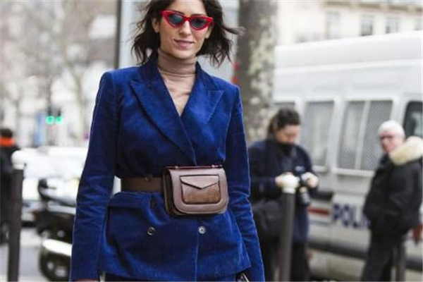 腰包怎么背比較潮 冬季腰線全靠它 腰包怎么背比較潮 冬季腰線全靠它