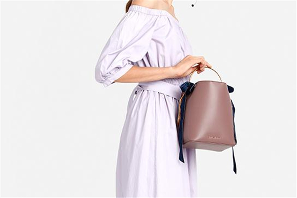 皮包染色了怎么清洗 皮包怎么防止染色