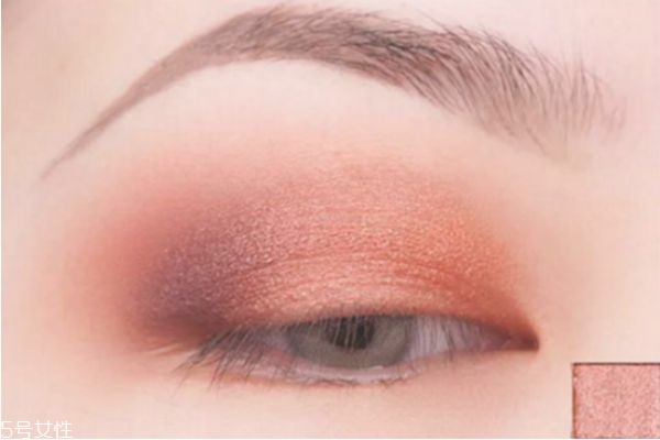 圣誕亮片妝怎么畫 圣誕眼妝怎么畫 圣誕亮片妝怎么畫 圣誕眼妝怎么畫