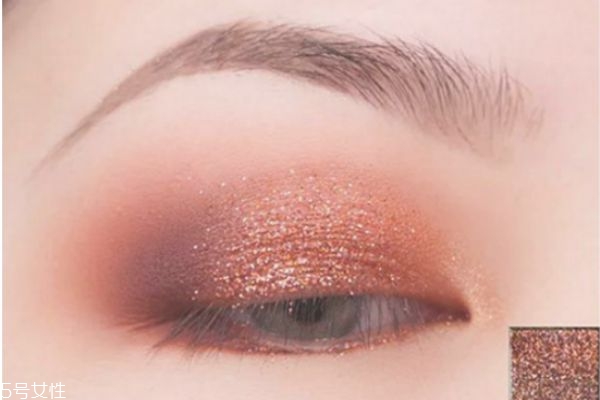 圣誕亮片妝怎么畫 圣誕眼妝怎么畫 圣誕亮片妝怎么畫 圣誕眼妝怎么畫