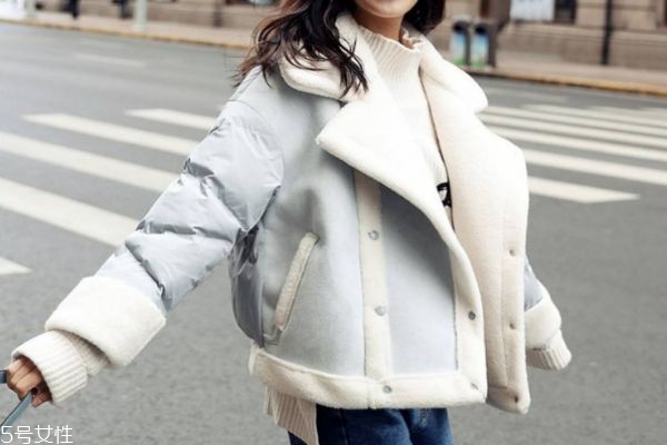 羊羔毛皮草是什么 羊羔毛皮草和羊剪絨皮草 羊羔毛皮草是什么 羊羔毛皮草和羊剪絨皮草