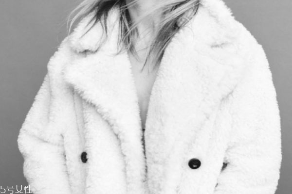 羊羔毛是什么成分 小羊羔身上的毛 羊羔毛是什么成分 小羊羔身上的毛