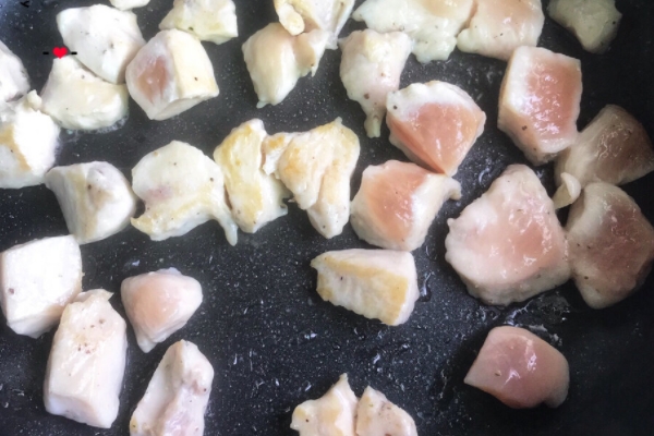 沙拉里面紫色的菜是什么 紫色的包菜 沙拉里面紫色的菜是什么 紫色的包菜