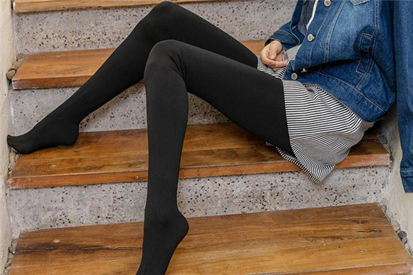 連褲襪什么顏色好看 要根據(jù)服裝來搭配 連褲襪什么顏色好看 要根據(jù)服裝來搭配