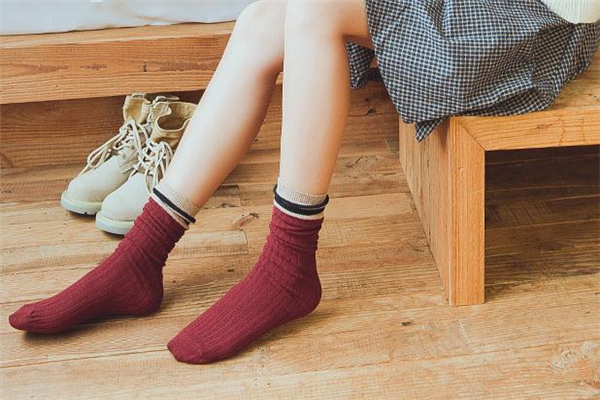 冬天穿什么襪子暖和 保暖時髦兩不誤 冬天穿什么襪子暖和 保暖時髦兩不誤