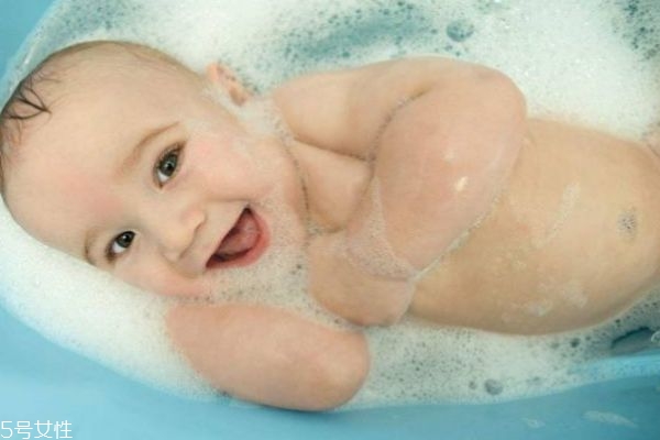 寶寶不愿意洗澡怎么辦 寶寶不喜歡洗頭怎么辦 寶寶不愿意洗澡怎么辦 寶寶不喜歡洗頭怎么辦