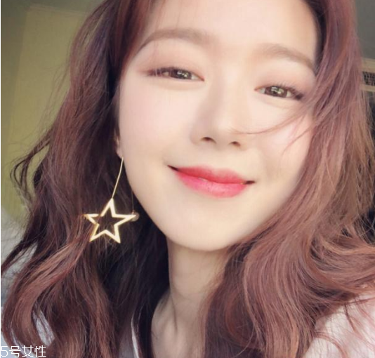 2019顯白洋氣的發(fā)色 顯洋氣顯白的頭發(fā)顏色 2019顯白洋氣的發(fā)色 顯洋氣顯白的頭發(fā)顏色