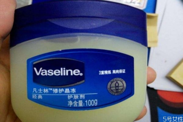 凡士林可以治唇炎嗎 唇炎可以使用凡士林 凡士林可以治唇炎嗎 唇炎可以使用凡士林