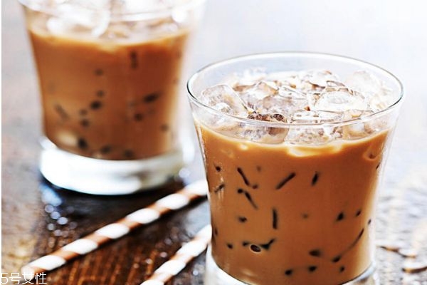 坐月子能喝奶茶嗎 坐月子喝奶茶的注意事項 坐月子能喝奶茶嗎 坐月子喝奶茶的注意事項