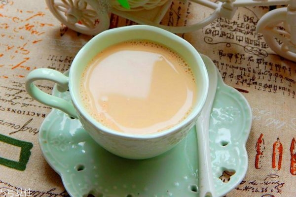 坐月子能喝奶茶嗎 坐月子喝奶茶的注意事項 坐月子能喝奶茶嗎 坐月子喝奶茶的注意事項