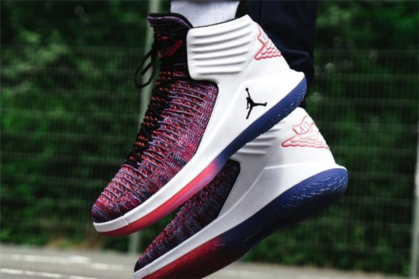 aj32美版和中國(guó)版本的區(qū)別 鞋底最明顯 aj32美版和中國(guó)版本的區(qū)別 鞋底最明顯