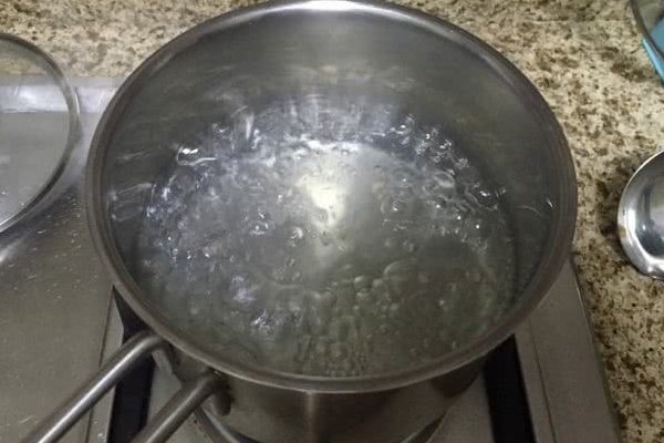 手被開(kāi)水燙了怎么辦？開(kāi)水燙傷怎么處理？