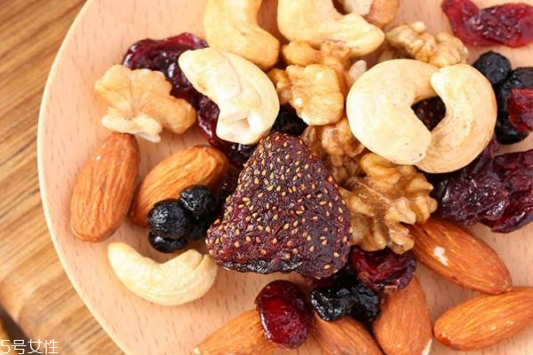 吃堅果會發(fā)胖嘛 這樣吃堅果利于減肥 吃堅果會發(fā)胖嘛 這樣吃堅果利于減肥