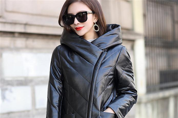 真皮羽絨服怎么清洗 皮面要謹(jǐn)慎處理 真皮羽絨服怎么清洗 皮面要謹(jǐn)慎處理