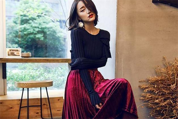 絲絨半身裙搭配什么上衣 秋冬大熱趨勢(shì) 絲絨半身裙搭配什么上衣 秋冬大熱趨勢(shì)