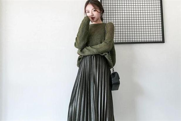 絲絨半身裙搭配什么上衣 秋冬大熱趨勢(shì) 絲絨半身裙搭配什么上衣 秋冬大熱趨勢(shì)