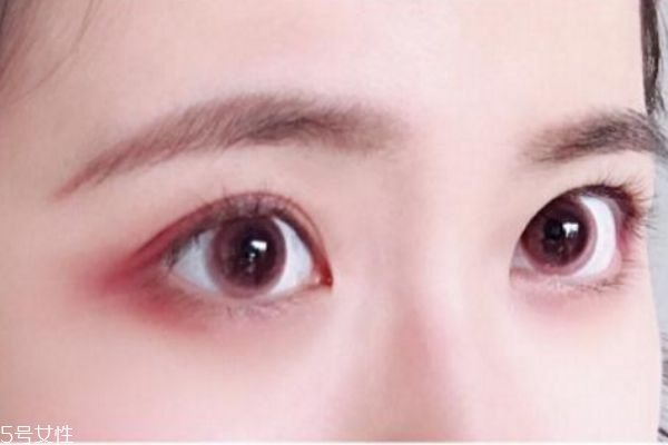 梅子色眼影怎么畫 梅子色眼影畫法 梅子色眼影怎么畫 梅子色眼影畫法