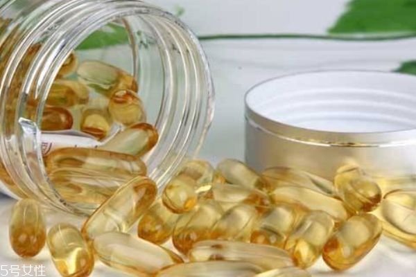 滿月的寶寶能吃魚肝油嗎 可以吃的 滿月的寶寶能吃魚肝油嗎 可以吃的