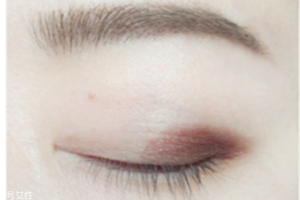 梅子色眼影怎么畫 梅子色眼影畫法 梅子色眼影怎么畫 梅子色眼影畫法