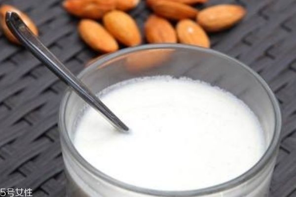杏仁露孕婦能喝嗎 孕婦不能喝可樂類飲料 杏仁露孕婦能喝嗎 孕婦不能喝可樂類飲料