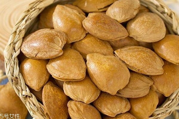 杏仁能長(zhǎng)期吃嗎 少吃苦杏仁 杏仁能長(zhǎng)期吃嗎 少吃苦杏仁
