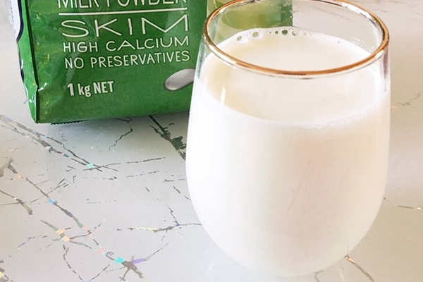 奶粉是全脂的好還是脫脂的好 根據(jù)體質(zhì)來 奶粉是全脂的好還是脫脂的好 根據(jù)體質(zhì)來