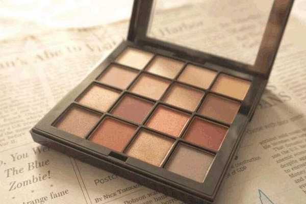 nyx箔金眼影怎么樣 nyx箔金眼影試色 nyx箔金眼影怎么樣 nyx箔金眼影試色