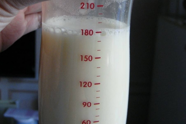 奶粉是先放水還是先放奶粉 這個(gè)步驟才正確 奶粉是先放水還是先放奶粉 這個(gè)步驟才正確