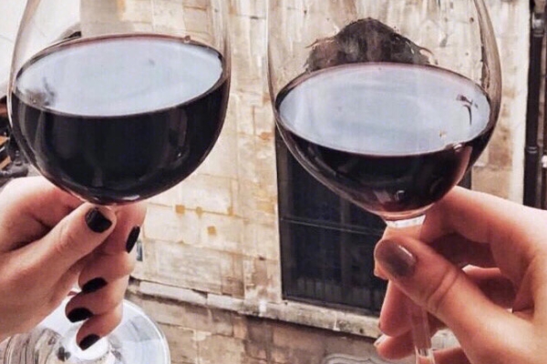 紅酒是葡萄酒嗎 是一個東西 紅酒是葡萄酒嗎 是一個東西