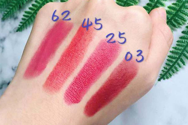 嬌蘭寶石口紅持久嗎 嬌蘭寶石口紅大火色號(hào)盤點(diǎn)