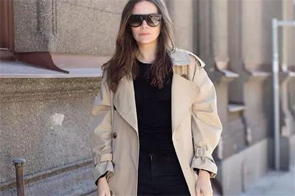 打底衫里面需要穿秋衣嗎 可以貼身穿 打底衫里面需要穿秋衣嗎 可以貼身穿