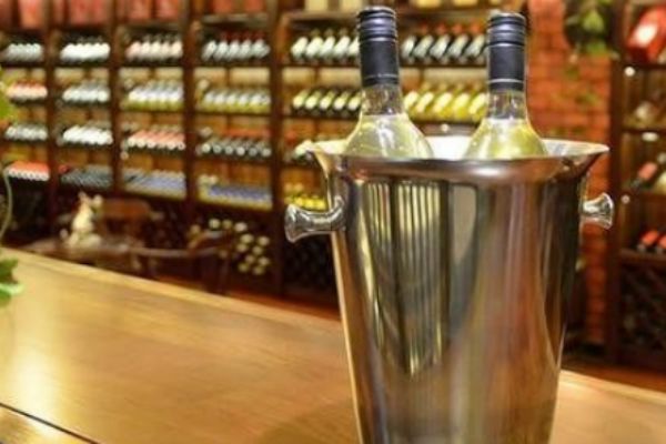 起泡酒度數(shù) 一般在8到15度左右 起泡酒度數(shù) 一般在8到15度左右