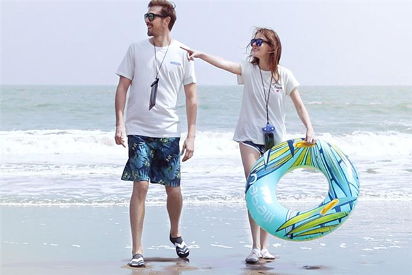 沙灘鞋怎么選 鞋底和外形都很重要 沙灘鞋怎么選 鞋底和外形都很重要