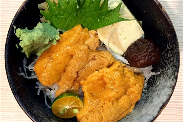 海膽吃的是哪個部位 各產(chǎn)地的海膽風(fēng)味大不同 海膽吃的是哪個部位 各產(chǎn)地的海膽風(fēng)味大不同