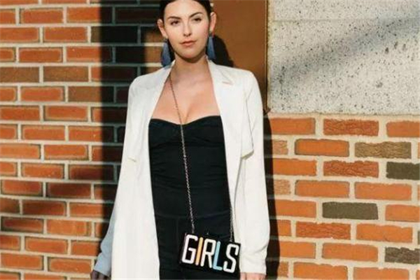 年底聚會(huì)穿什么好看 這些小心機(jī)要記住 年底聚會(huì)穿什么好看 這些小心機(jī)要記住