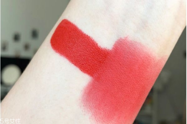 雅詩蘭黛金管唇膏圣誕限定304 雅詩蘭黛圣誕限定口紅試色 雅詩蘭黛金管唇膏圣誕限定304 雅詩蘭黛圣誕限定口紅試色