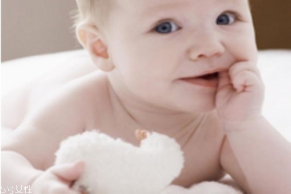 新生兒睡覺打嗝是怎么回事怎么辦 新生兒睡覺打嗝是怎么回事怎么辦