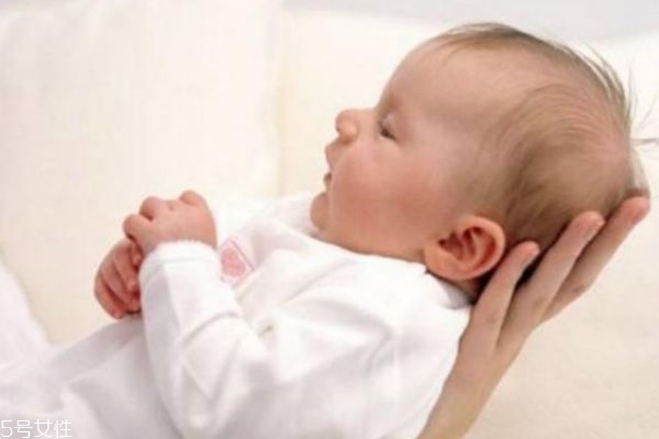 新生兒怎樣抱最安全科學(xué) 新生兒怎樣抱最安全科學(xué)