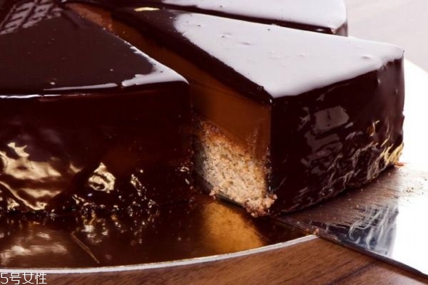 月經(jīng)期間可以吃巧克力嗎 可以適當(dāng)吃一些巧克力 月經(jīng)期間可以吃巧克力嗎 可以適當(dāng)吃一些巧克力