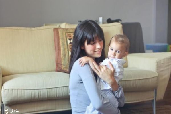 新生兒怎樣抱最安全科學(xué) 新生兒怎樣抱最安全科學(xué)