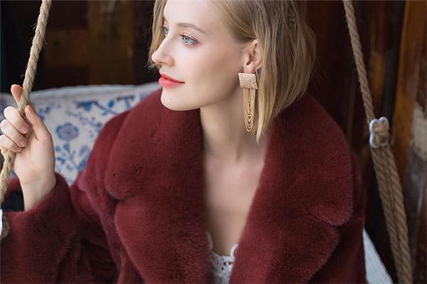 皮草為什么要買(mǎi)大一點(diǎn) 碼數(shù)普遍偏小 皮草為什么要買(mǎi)大一點(diǎn) 碼數(shù)普遍偏小