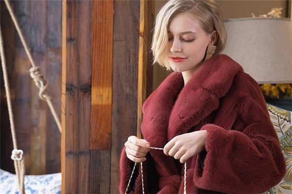 皮草為什么要買(mǎi)大一點(diǎn) 碼數(shù)普遍偏小 皮草為什么要買(mǎi)大一點(diǎn) 碼數(shù)普遍偏小