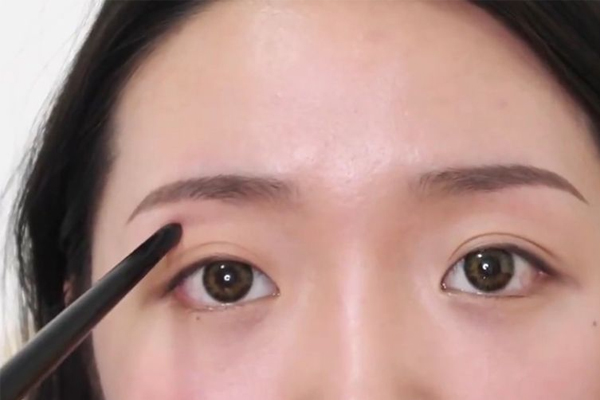 怎樣畫眼影不暈妝 5個(gè)眼影不暈小技巧 怎樣畫眼影不暈妝 5個(gè)眼影不暈小技巧