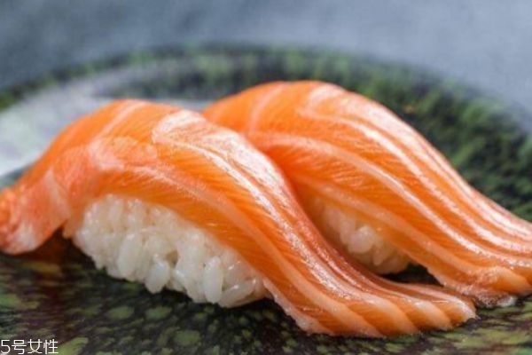 三文魚怎么切 三文魚的營養(yǎng)價值 三文魚怎么切 三文魚的營養(yǎng)價值