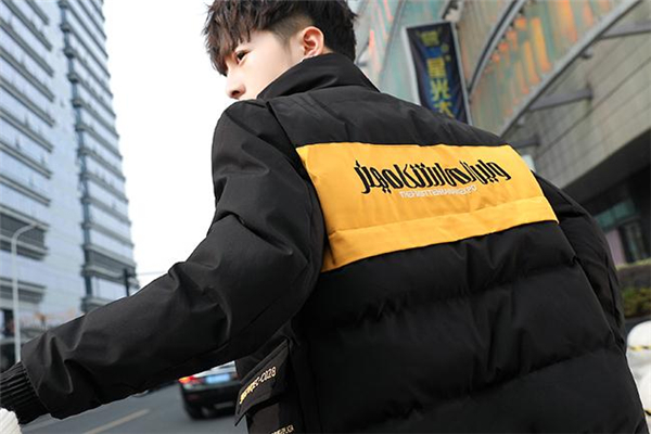 防寒服油漬怎么能洗掉 用專業(yè)清洗劑 防寒服油漬怎么能洗掉 用專業(yè)清洗劑